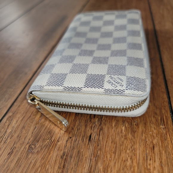 Louis Vuitton Damier Azur Zippy Wallet - Picture 2 of 15